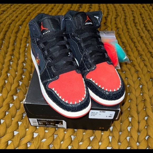 Jordan 1 Mid “Siempre”